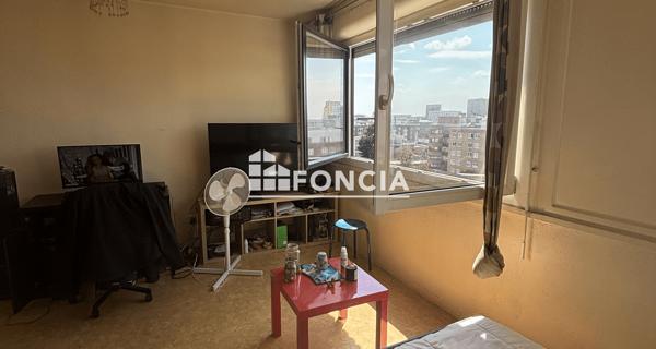 À vendre Studio 31.7 m² - Evry 91000