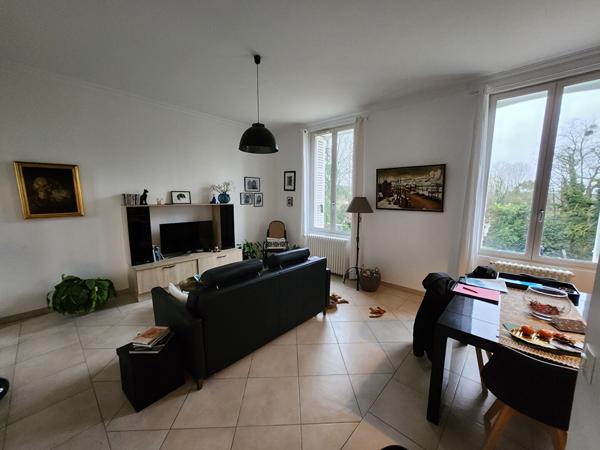 F3 dans immeuble fin Second Empire entièrement rénové à DOURDAN (91410)