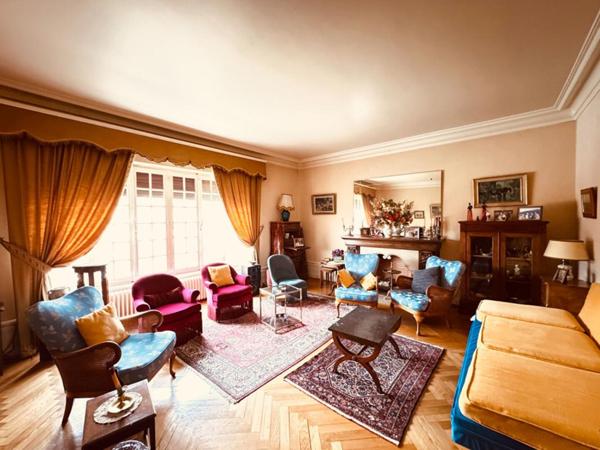 Maison de bourg bourgeoise Années 1920 Vue dominante Fort potentiel