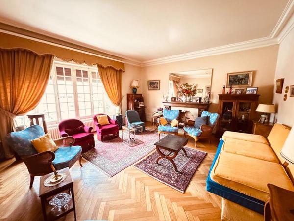 Maison de bourg bourgeoise Années 1920 Vue dominante Fort potentiel