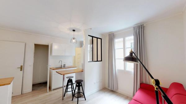 PARIS 10eme RUE SAINTE-MARTHE -STUDIO AU CALME