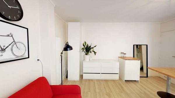 PARIS 10eme RUE SAINTE-MARTHE -STUDIO AU CALME