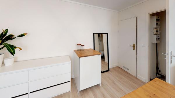 PARIS 10eme RUE SAINTE-MARTHE -STUDIO AU CALME