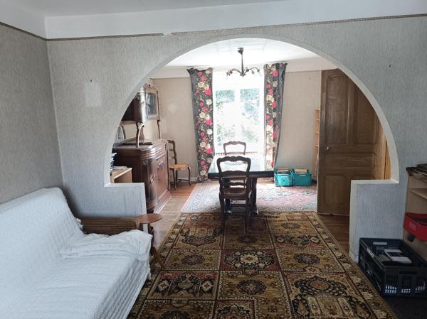 29530  Plonevez du Faou maison 4 chambres sous sol complet à remettre au goût du jour