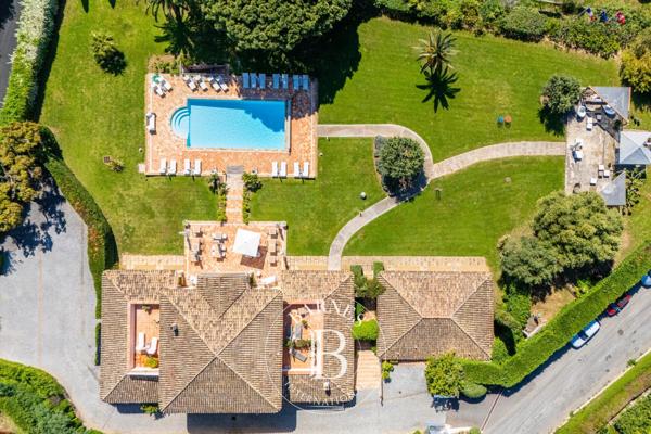Grimaud, Propriété 12 Chambres -  595 m² à vendre