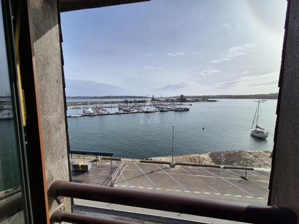 Vivez face à la mer, en plein cur du port de Camaret-sur-Mer, dans un cadre de vie aussi dynamique que privilégié.