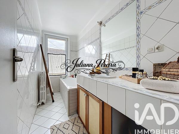 Maison à vendre 9 pièces 177 m² Mézières-sur-Seine