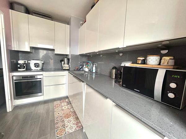 Appartement Poissy 5 pièce(s) 93.30 m2 €373 000 ** - Référence 8978