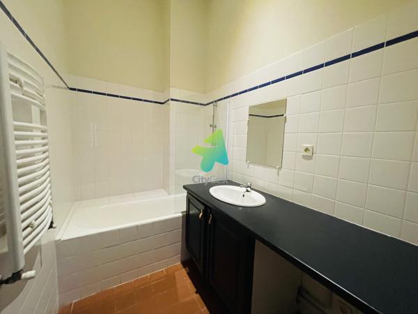 APPARTEMENT T3 100M2 HYPER CENTRE