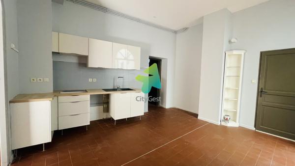 APPARTEMENT T3 100M2 HYPER CENTRE