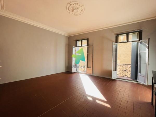 APPARTEMENT T3 100M2 HYPER CENTRE