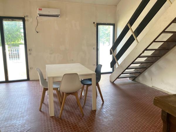 maison de ville, à finir de rénover, avec jardinets et garage