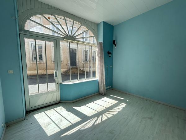 Charmante maison de ville avec local commercial en RDC (vide) dans le centre de Malicorne Sur Sarthe