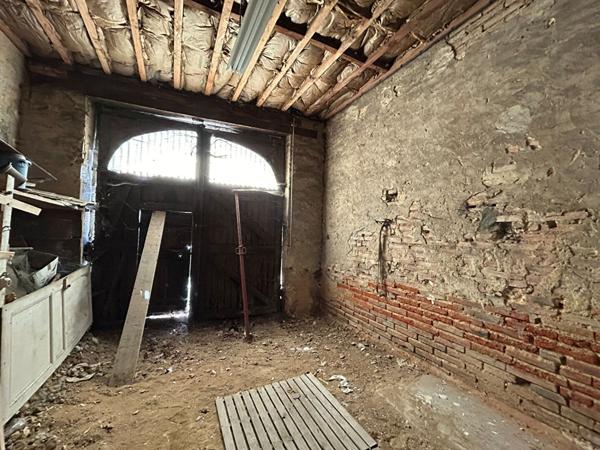 Charmante maison de ville avec local commercial en RDC (vide) dans le centre de Malicorne Sur Sarthe