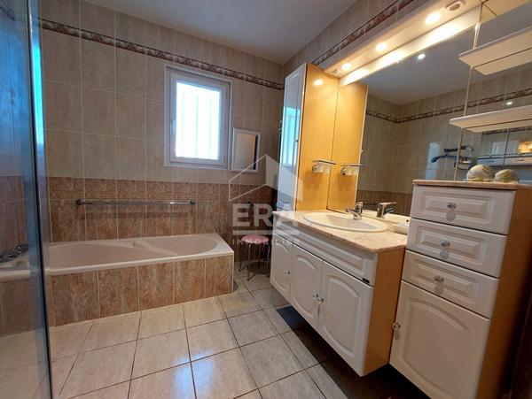 MAISON PROCHE CENTRE-VILLE DE BREUILLET - 4 CHAMBRES - PLAIN-PIED