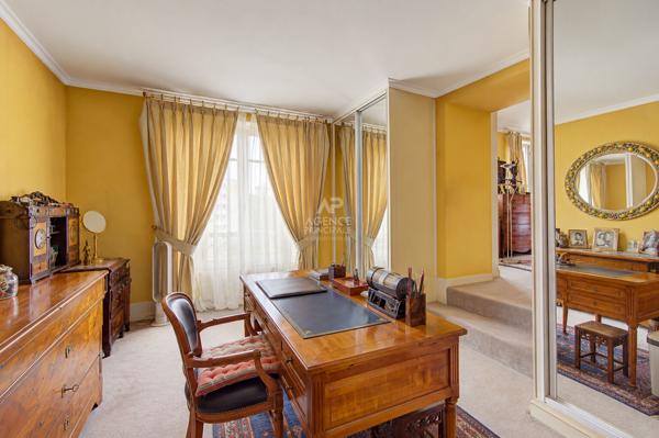 Elégante demeure au coeur de Saint-Germain en Laye 2 205 000 € **  - Référence  18967