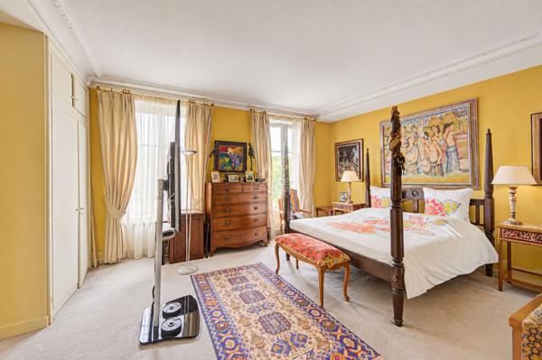 Elégante demeure au coeur de Saint-Germain en Laye 2 205 000 € **  - Référence  18967