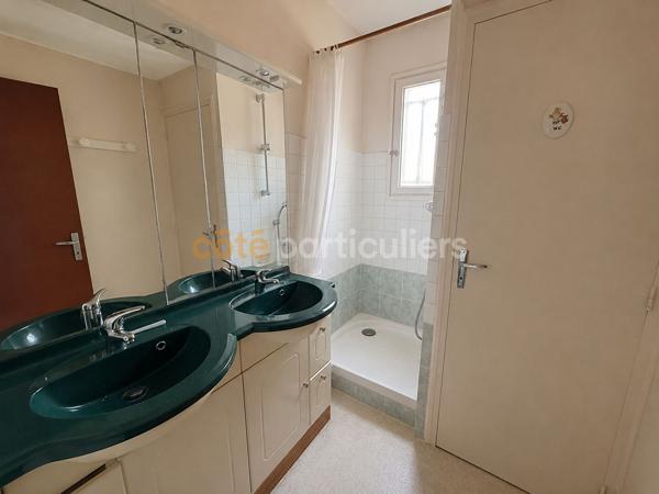 Vente
                Appartement61,66 m² - 3 Pièces -
                    L AIGUILLON LA PRESQU ILE (85460)