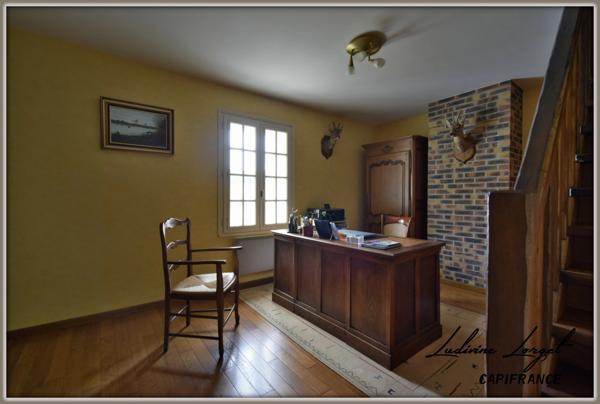 Maison à vendre 6 pièces proche de CHATEAU-THIERRY (02) 154m2 -3 chambres - 1 pièce bureau- Garage semi couvert - cour 65m2 - Terrasse-
