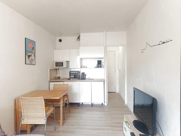 La Ciotat (13600) STUDIO - 17M2 - STATIONNEMENT - MER A PIED