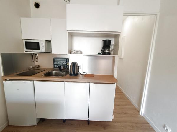 La Ciotat (13600) STUDIO - 17M2 - STATIONNEMENT - MER A PIED