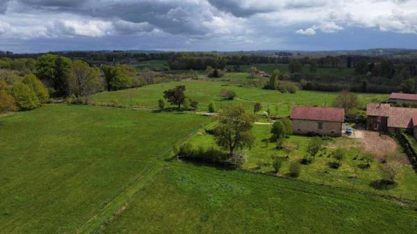 Maison ancienne - La coquille Corps de ferme avec 8 hectares et dépendances – Parc Périgord Limousin