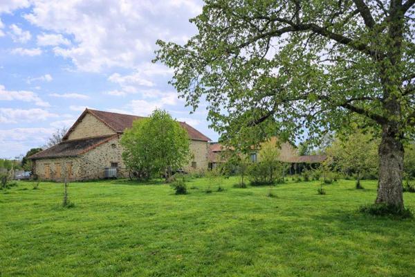 Maison ancienne - La coquille Corps de ferme avec 8 hectares et dépendances – Parc Périgord Limousin