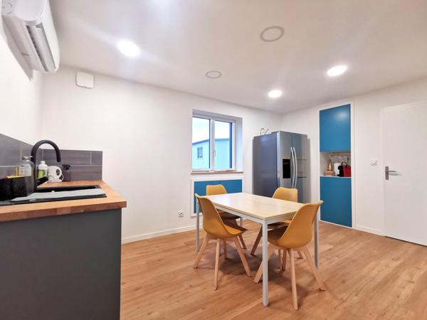 Local Commercial 5 pièces - 300 m²