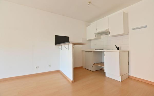 Appartement à vendre    3 pièces • 48 m2 Rue