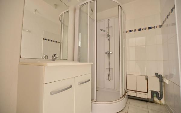 Appartement à vendre    3 pièces • 48 m2 Rue