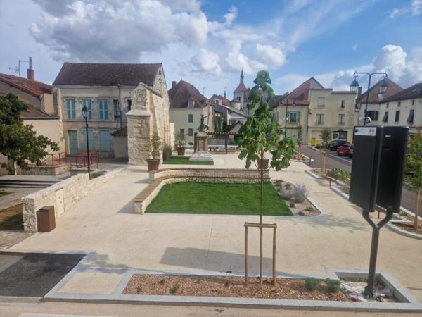Maison de bourg avec dépendance et cour intérieur