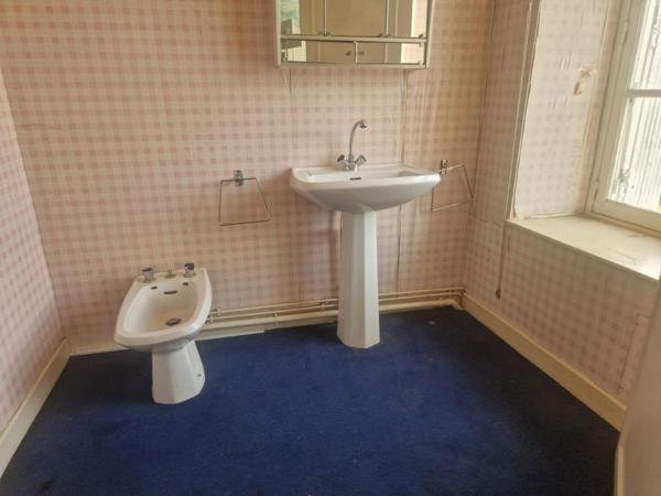 Maison de bourg avec dépendance et cour intérieur