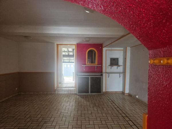 Maison de bourg avec dépendance et cour intérieur