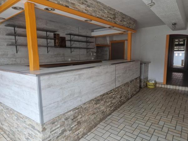 Maison de bourg avec dépendance et cour intérieur