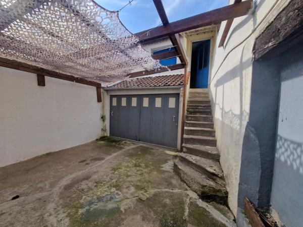 Maison de bourg avec dépendance et cour intérieur