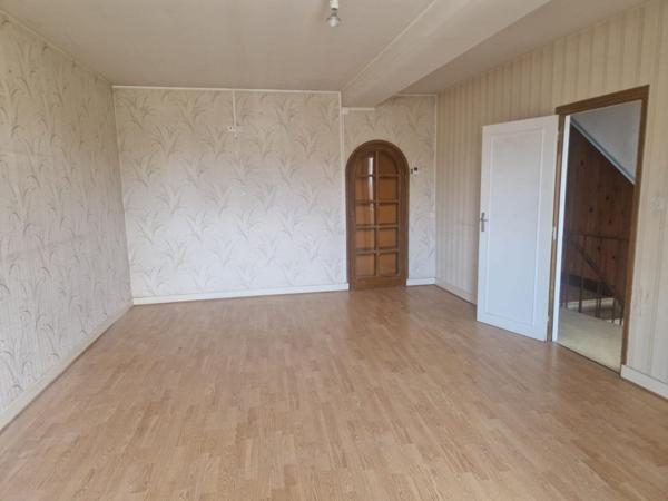 Maison de bourg avec dépendance et cour intérieur