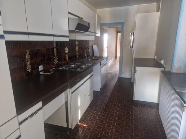 Maison de bourg avec dépendance et cour intérieur