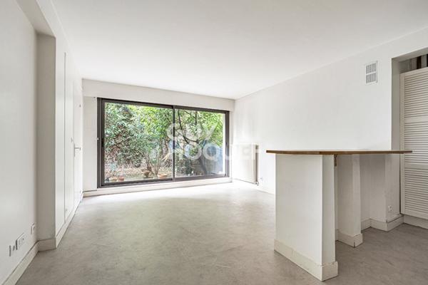 PARIS XVI, 2 pièces sur grand jardin Docteur Blanche avec parking.