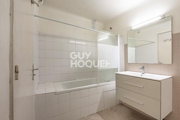 PARIS XVI, 2 pièces sur grand jardin Docteur Blanche avec parking.