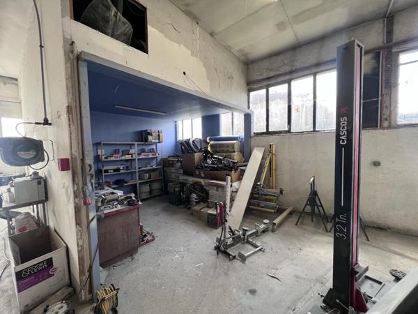 Location                                                      Local commercial
                        
                     3 pièces                      261 m2                     à Nevers