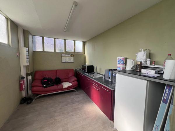 Location                                                      Local commercial
                        
                     3 pièces                      261 m2                     à Nevers