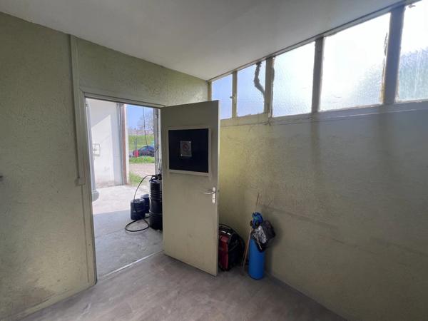 Location                                                      Local commercial
                        
                     3 pièces                      261 m2                     à Nevers