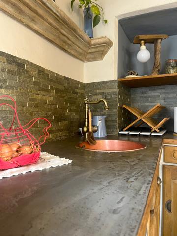 La Colle-sur-Loup (06480) MAISON AVEC TERRAIN ET STATIONNEMENTS PROCHE VILLAGE