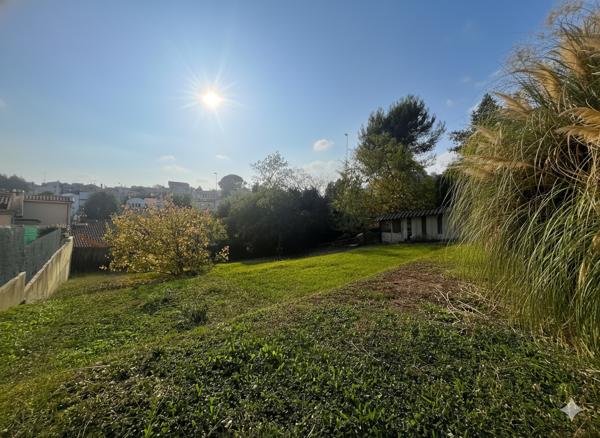 La Colle-sur-Loup (06480) MAISON AVEC TERRAIN ET STATIONNEMENTS PROCHE VILLAGE