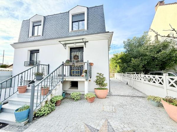Maison Houilles 8 pièce(s) 138 m2 750 000 € ** - Référence 7604