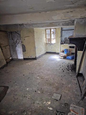 Lettret (05130) A 5 minutes de Tallard, pour investisseur ou première acquisition , maison de village à rénover hors d'eau, h