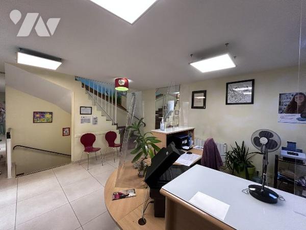 immeuble de bureau sur axe avec belle visibilité