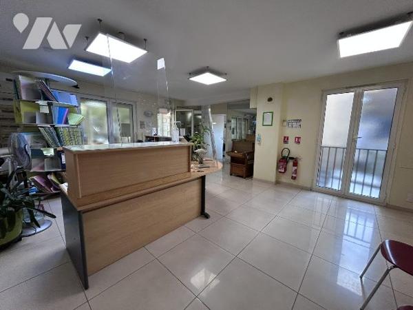 immeuble de bureau sur axe avec belle visibilité