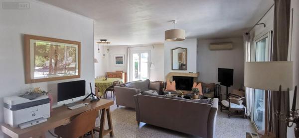 Maison à vendre à Saint-Martin-de-Crau dans les Bouches-du-Rhône (13310), ref : 075/168   
LES BEAUX DE LA CRAU