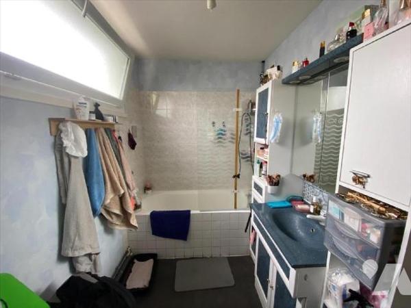ARPAJON-SUR-CERE, appartement à vendre avec locataire en place, situé au 1er étage d'une coprop...